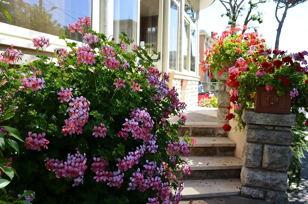 Hotel Puccinelli Lido di Camaiore 3*,  Italien